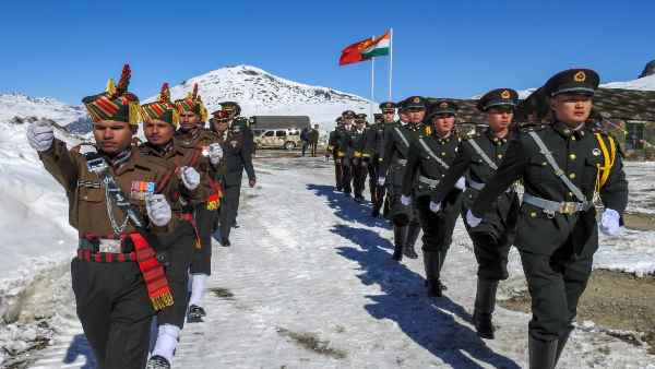 एलएसी से नजर हटा नहीं रहा ड्रैगन