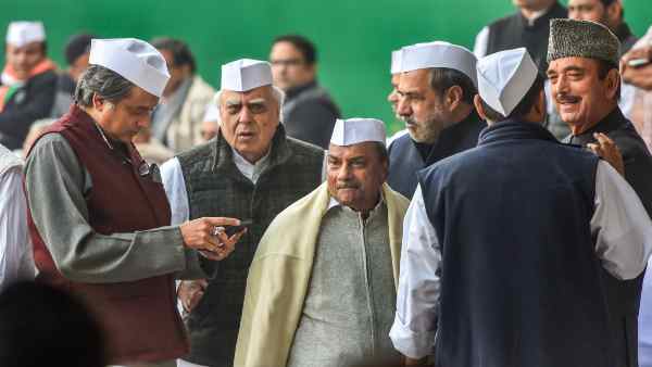 जम्मू में कांग्रेस के 'असंतुष्टों' की गोलबंदी
