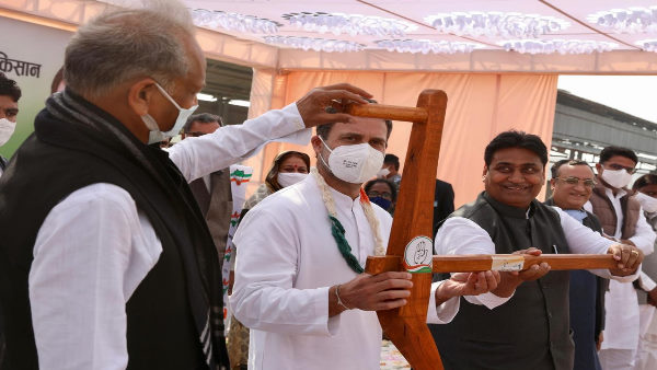राहुल गांधी ने किसानों को संबोधित किया