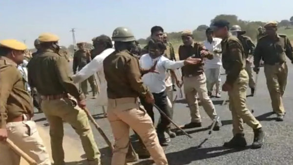 पुलिस-ग्रामीणों में झड़प, लाठी चार्ज व पथराव