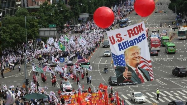 DONALD TRUMP POSETR DONALD TRUMP POSETR