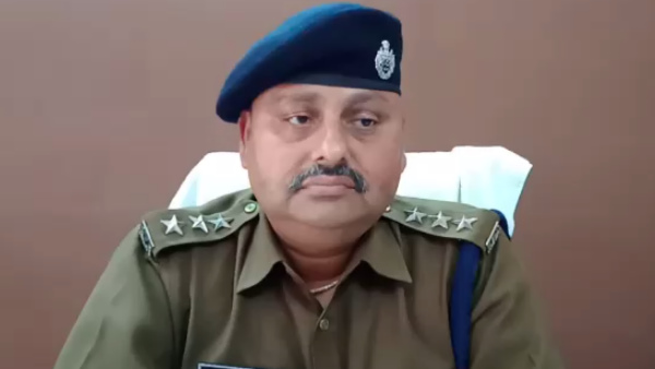 एसके कॉलेज में घुसकर बचाई जान