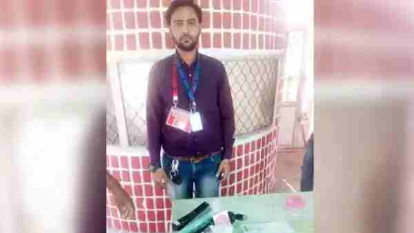 fake journalist arrested, contact numbers and pics of girls found in his mobile fake journalist arrested, contact numbers and pics of girls found in his mobile