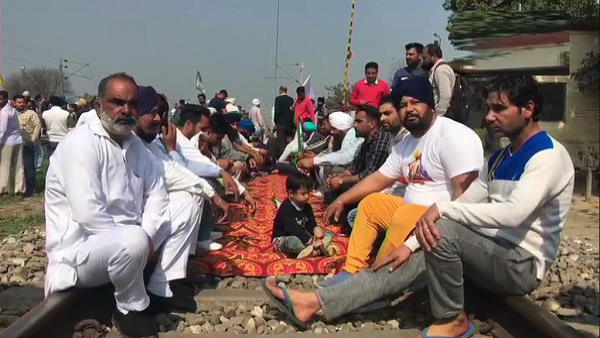 rail roko andolan in ambala district, Haryana Farmers block railway track in the hometown of home minister Anil Vij rail roko andolan in ambala district, Haryana Farmers block railway track in the hometown of home minister Anil Vij