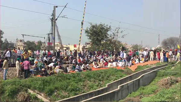 rail roko andolan in ambala district, Haryana Farmers block railway track in the hometown of home minister Anil Vij rail roko andolan in ambala district, Haryana Farmers block railway track in the hometown of home minister Anil Vij