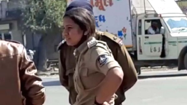 In gujarat, a woman PSI and her team caught robbers In gujarat, a woman PSI and her team caught robbers