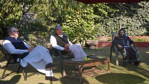 श्रीनगर और शोपियां में गुपकार गठबंधन को झटका