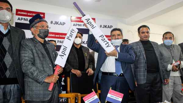 गुपकार दलों पर झूठ की राजनीति करने का आरोप