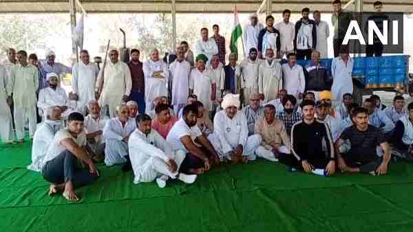 Hisar: Khap panchayat decided to increase rate of milk against farm laws & rising fuel prices Hisar: Khap panchayat decided to increase rate of milk against farm laws & rising fuel prices
