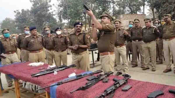 UP Panchayat Election 2021: police inspector failed to load pistol in mock drill UP Panchayat Election 2021: police inspector failed to load pistol in mock drill