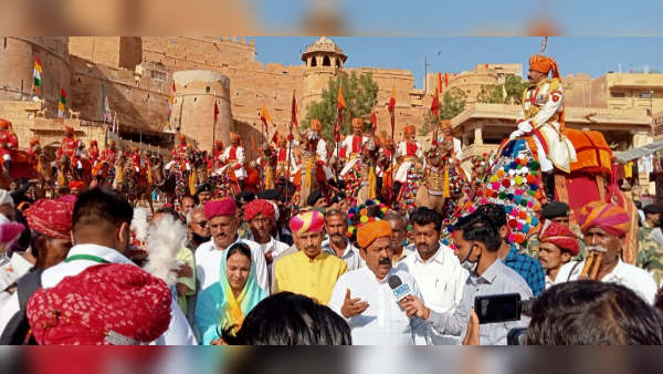 सोनार दुर्ग से निकली शोभायात्रा