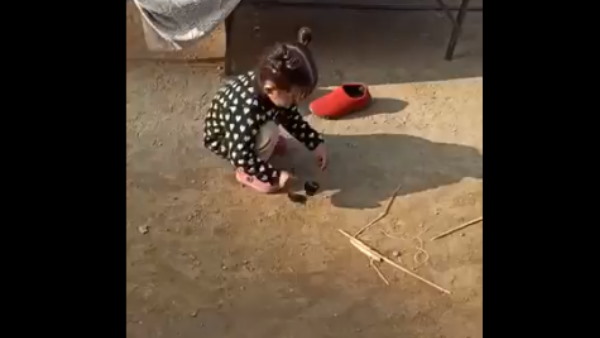 पति-पति कहते हुए रोई बच्ची
