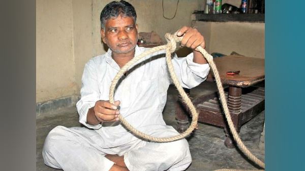 चार दशक से ज्यादा समय से जुड़े हैं इस काम से