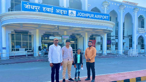 सोशल मीडिया पर जबरदस्त फैन फॉलोइंग