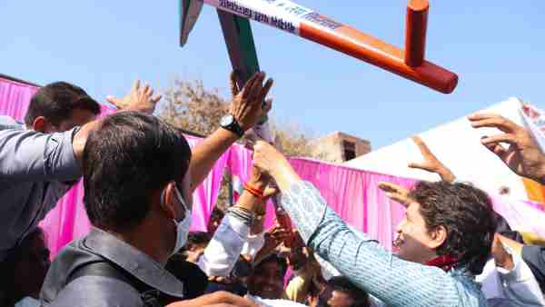 Priyanka Gandhi addressing PM Kisan Mahapanchayat criticized PM Narendra Modi Priyanka Gandhi addressing PM Kisan Mahapanchayat criticized PM Narendra Modi