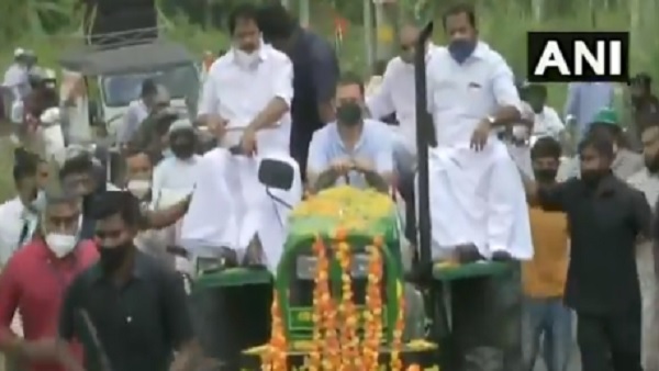 राहुल गांधी ने वायनाड में ट्रैक्टर रैली में लिया हिस्सा, Pic राहुल गांधी ने वायनाड में ट्रैक्टर रैली में लिया हिस्सा, Pic