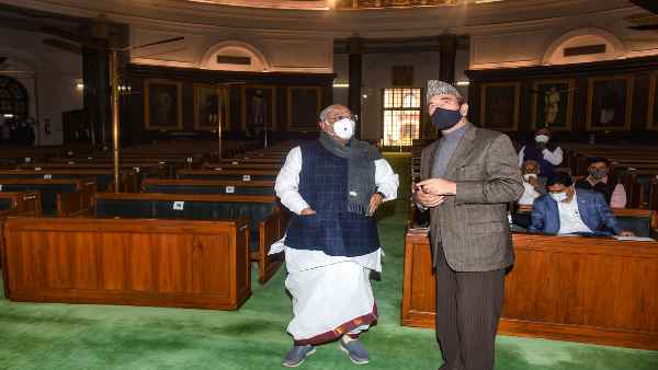 नेता विपक्ष की रेस में खड़गे सबसे आगे