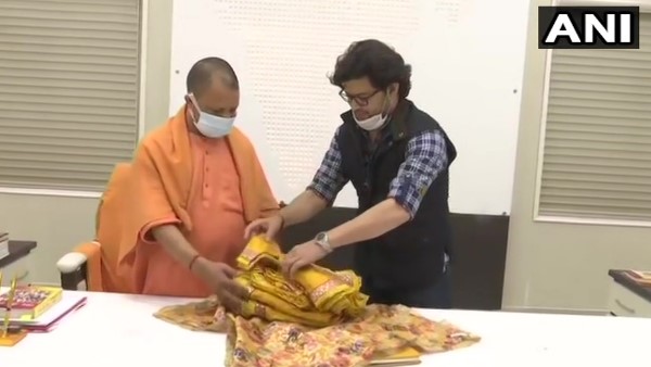 clothes of khadi fabric presented to Ram Lalla on Basant Panchami clothes of khadi fabric presented to Ram Lalla on Basant Panchami