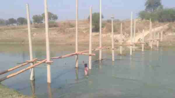 उदईपुर और पासी का डेरा गांवों के बीच से बहती है रिंदा नदी