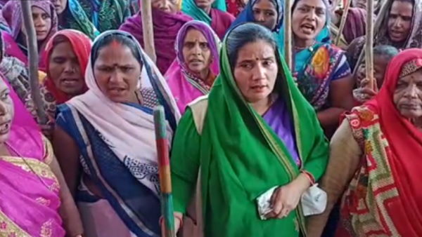 Women protested and burn effigies of Kangana Ranaut Women protested and burn effigies of Kangana Ranaut