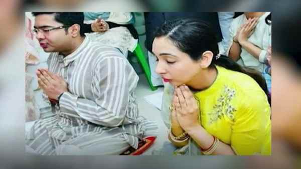 नागरिकता से संबंधित दो आवेदनों में पिता के नाम में 'झोल'?