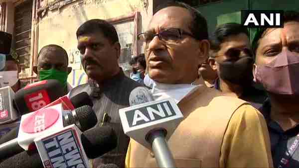 CM Shivraj Singh Chouhan today offered prayers at Kalighat Temple in Kolkata CM Shivraj Singh Chouhan today offered prayers at Kalighat Temple in Kolkata