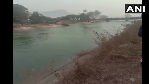 bus with 54 passengers fell into canal in Sidhi madhya pradesh bus with 54 passengers fell into canal in Sidhi madhya pradesh