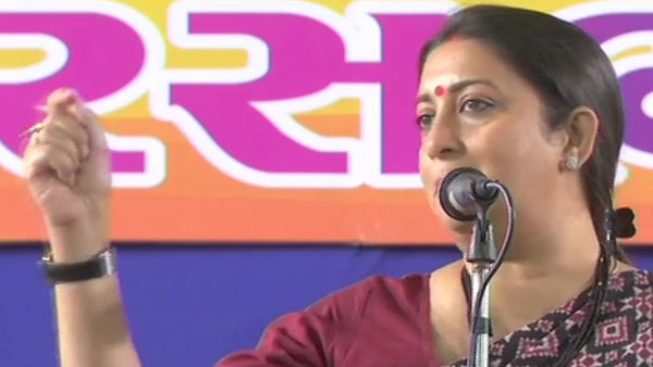 'सोनिया परिवार पर स्मृति के कटाक्ष'