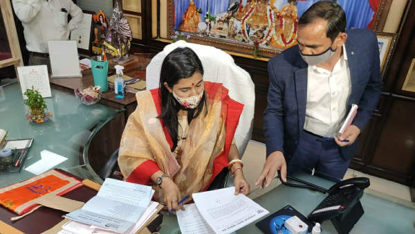 Soumya Gurjar: Jaipur Greater Municipal Corporation Mayor arrives at office 14 days after birth of son Soumya Gurjar: Jaipur Greater Municipal Corporation Mayor arrives at office 14 days after birth of son