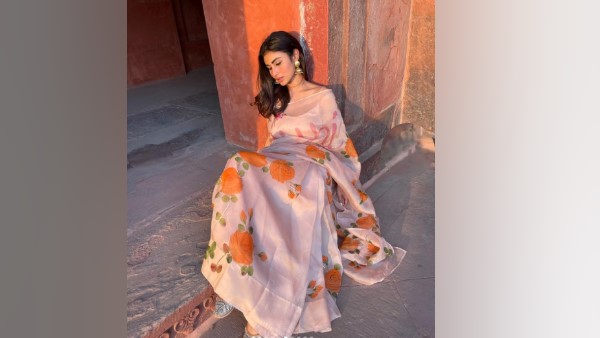 फैशनसेंस के लिए भी चर्चा में रहती हैं मौनी