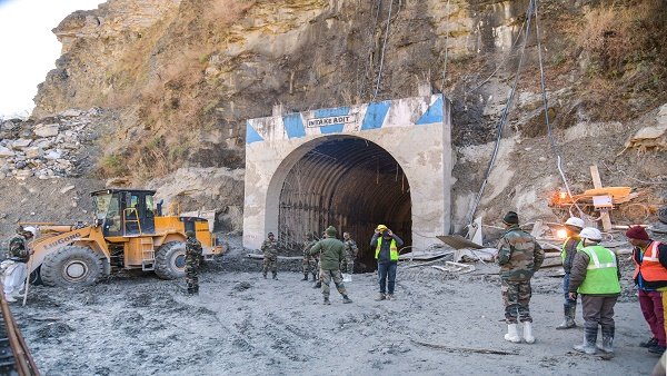 सुरंग के आसपास ही बैठा रहता है ब्लैकी