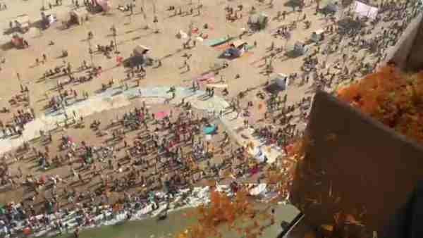 magh purnima: Prayagraj District Administration showers flower petals on devotees at Triveni Sangam magh purnima: Prayagraj District Administration showers flower petals on devotees at Triveni Sangam
