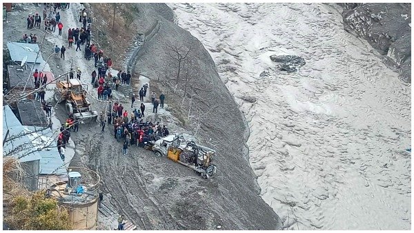 मलबे से बने बांध खतरे की घंटी