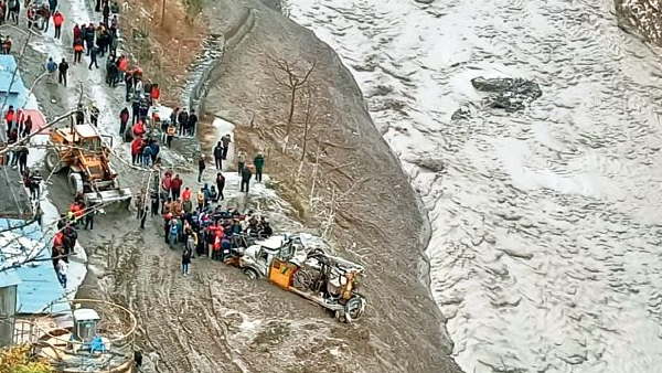 Haryana Chief Minister Manohar Lal Khattar donates Rs 11 crores for relief fund of Uttarakhand disaster Haryana Chief Minister Manohar Lal Khattar donates Rs 11 crores for relief fund of Uttarakhand disaster
