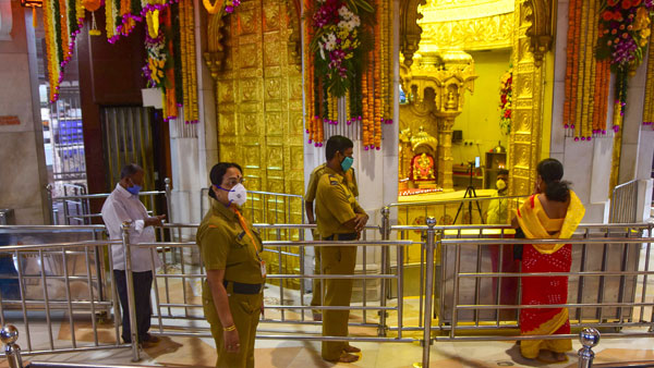 Coronavirus maharashtra Siddhivinayak temple change rule for devotees angaraki chaturthi Coronavirus maharashtra Siddhivinayak temple change rule for devotees angaraki chaturthi