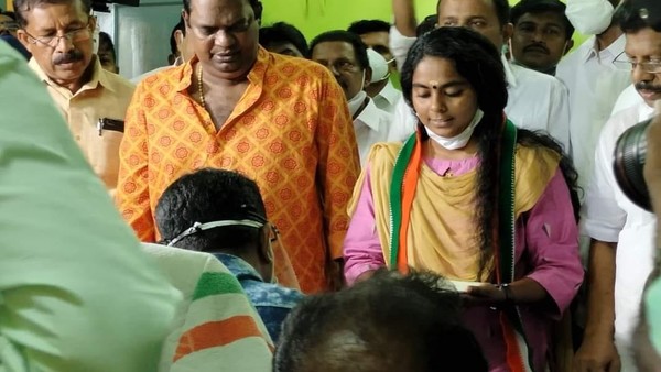 केरल की कायमकुलम सीट से कांग्रेस की उम्मीदवार अरिथा बाबू केरल की कायमकुलम सीट से कांग्रेस की उम्मीदवार अरिथा बाबू