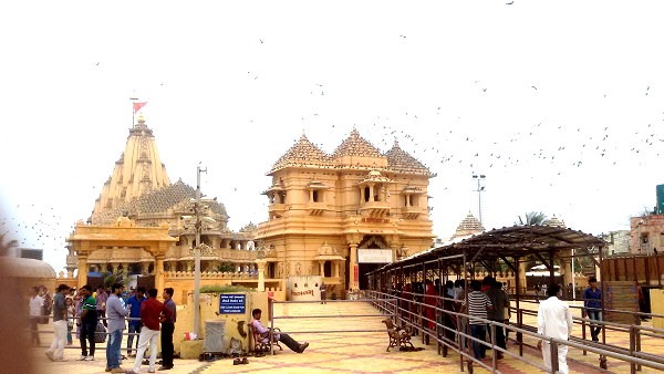बहुत भव्य है सोमनाथ महादेव मंदिर