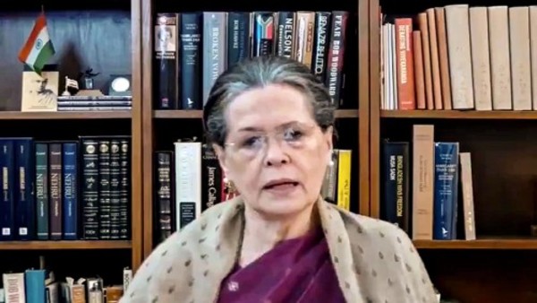 बागियों पर सोनिया गांधी एक्शन क्यों नहीं लेती ?