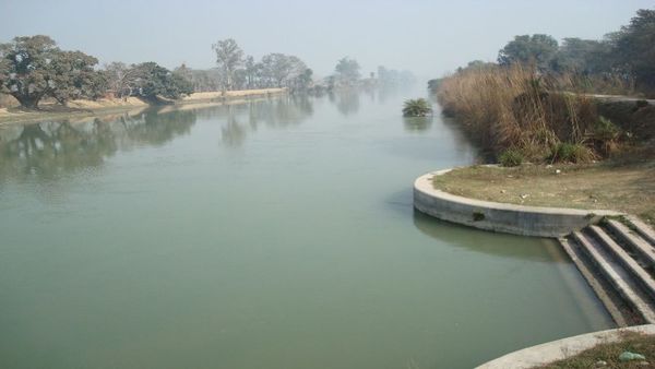आखिरकार कब तक गंग नहर में वाहन यूं गिरते रहेगें आखिरकार कब तक गंग नहर में वाहन यूं गिरते रहेगें