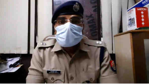 Agra News: Three young men physical attack against women in front of husband Agra News: Three young men physical attack against women in front of husband