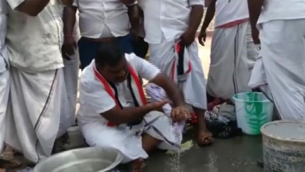AIADMK candidate washed clothes AIADMK candidate washed clothes