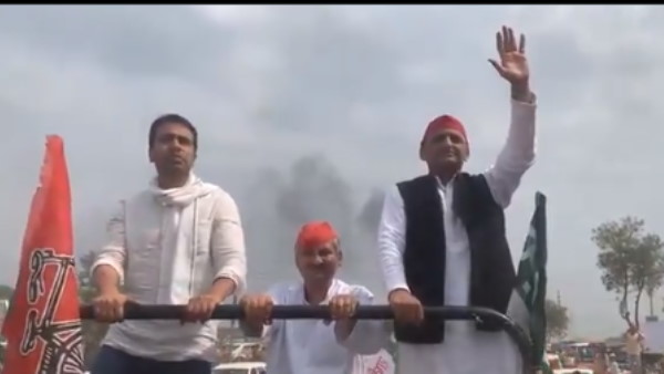 Akhilesh Yadav in Mathura preparing of 2022 assembly election Akhilesh Yadav in Mathura preparing of 2022 assembly election