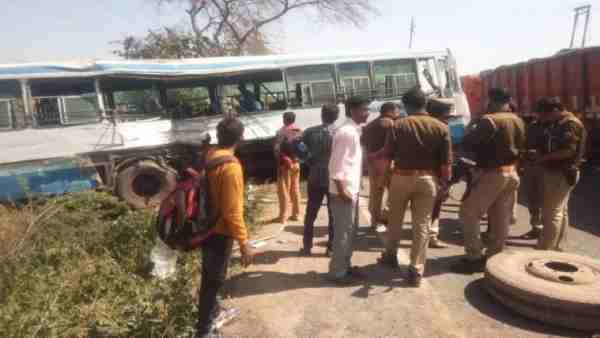 Aligarh: Four people died in a fierce collision in roadways buses Aligarh: Four people died in a fierce collision in roadways buses