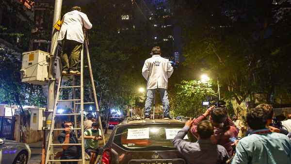 सचिन वाजे ने अंबानी के घर के बाहर क्यों प्लांट किए विस्फोटक ?