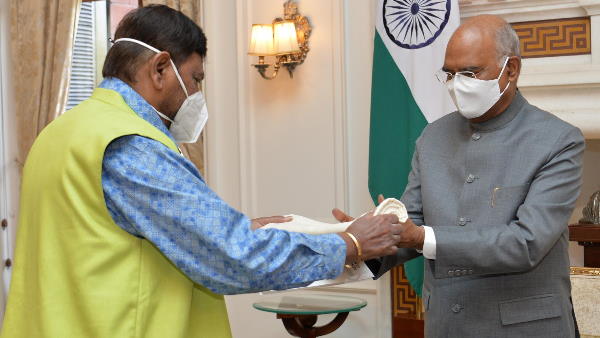 Union minister ramdas athawale meets president ramnath kovind demand president rule in maharashtra Union minister ramdas athawale meets president ramnath kovind demand president rule in maharashtra