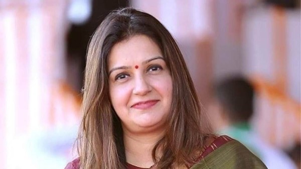 सोशल मीडिया पर महिलाओं ने सीएम को जमकर लताड़ लगाई