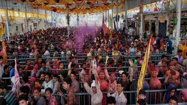 क्यों मचती है खजाना लूटने की होड़?