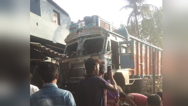 horrific accident in Bihars Nalanda District, 8 people lost lives, Several Injured as Truck Rams into Roadside Eatery horrific accident in Bihars Nalanda District, 8 people lost lives, Several Injured as Truck Rams into Roadside Eatery