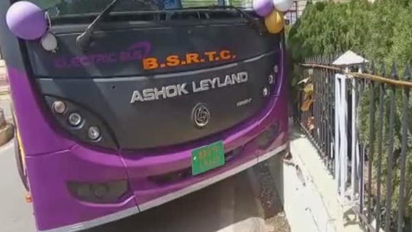 Electric bus accident inside assembly premise, opposition questioned CM Nitish Electric bus accident inside assembly premise, opposition questioned CM Nitish