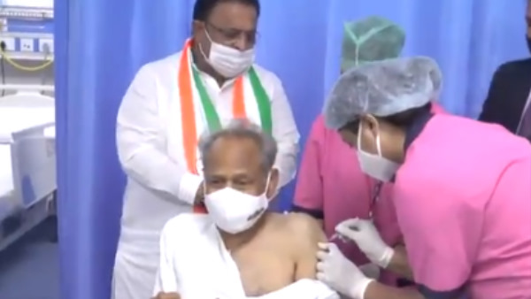 CM Ashok Gehlot gets Corona vaccine in Jaipurs SMS Hospital CM Ashok Gehlot gets Corona vaccine in Jaipurs SMS Hospital